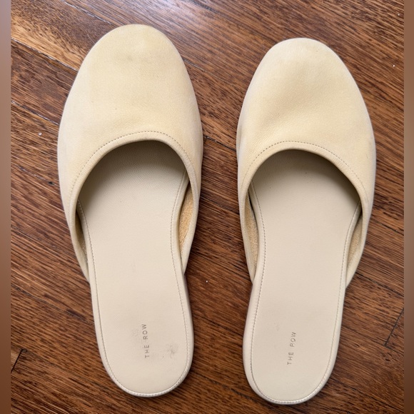 The Row Shoes - The Row Women's Cream Slip-On Slippers